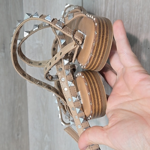 Steve Madden Women Travel Strappy Tan Studded Sandals Slide Flats Shoes Sz 7.5 - Picture 6 of 10
